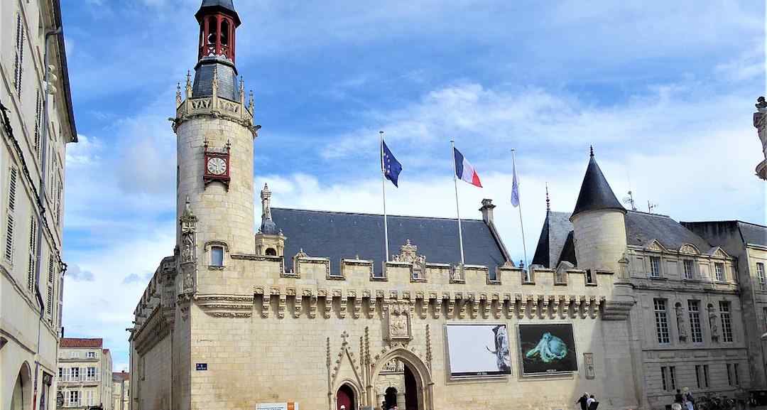 view on La Rochelle Town Hall, photo by Chris06